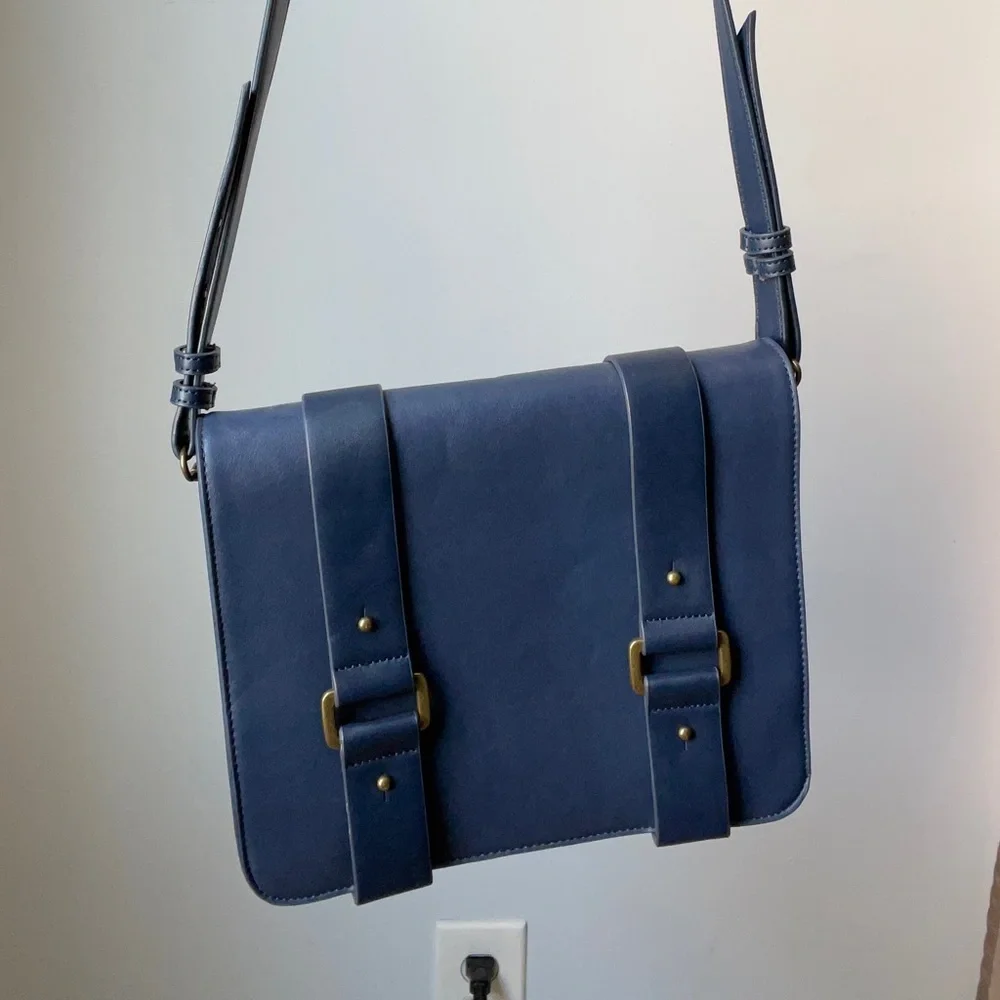 Classic Academia Minimalist Navy Capsule Scandi Messenger Bag